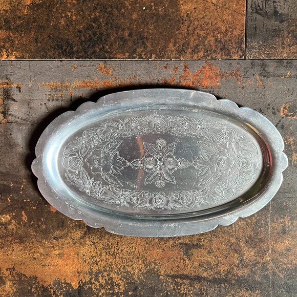 Lot of 4 Vintage Silver Plated and 2 Aluminum Serving Trays/Platters/Bowl - Picture 2 of 15